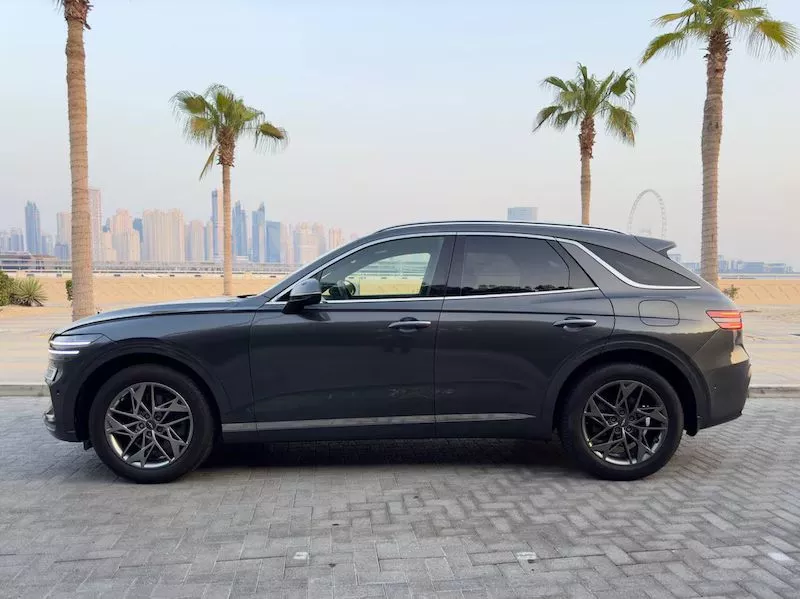 Hyundai Genesis to order with driver