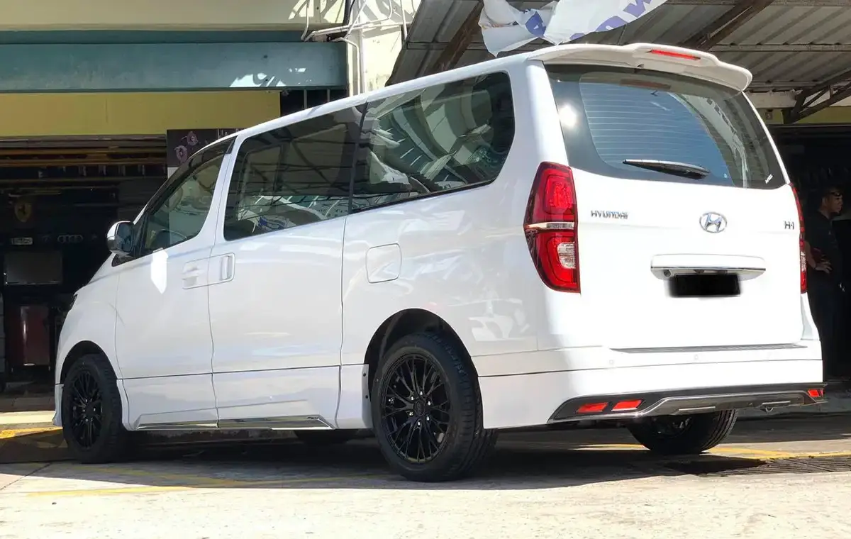 Hyundai Starex rent